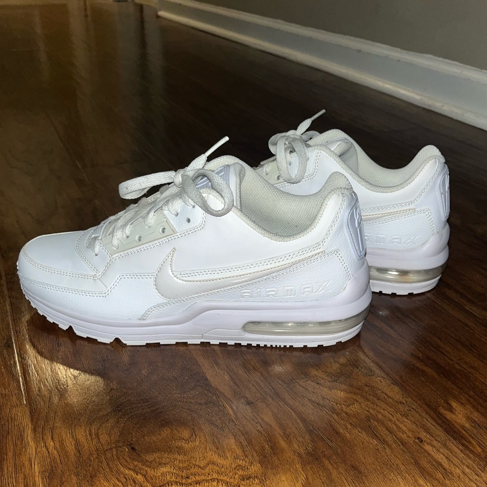 **PERFECT CONDITION** Men’s White Nike AirMax LTD3 Size 9